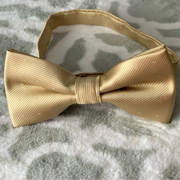 Yellow Pre-Tied Bow Tie - Picture 3 of 4